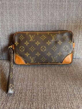 Authentic Louis Vuitton Clutch Wristlet Vintage Monogram Canvas.